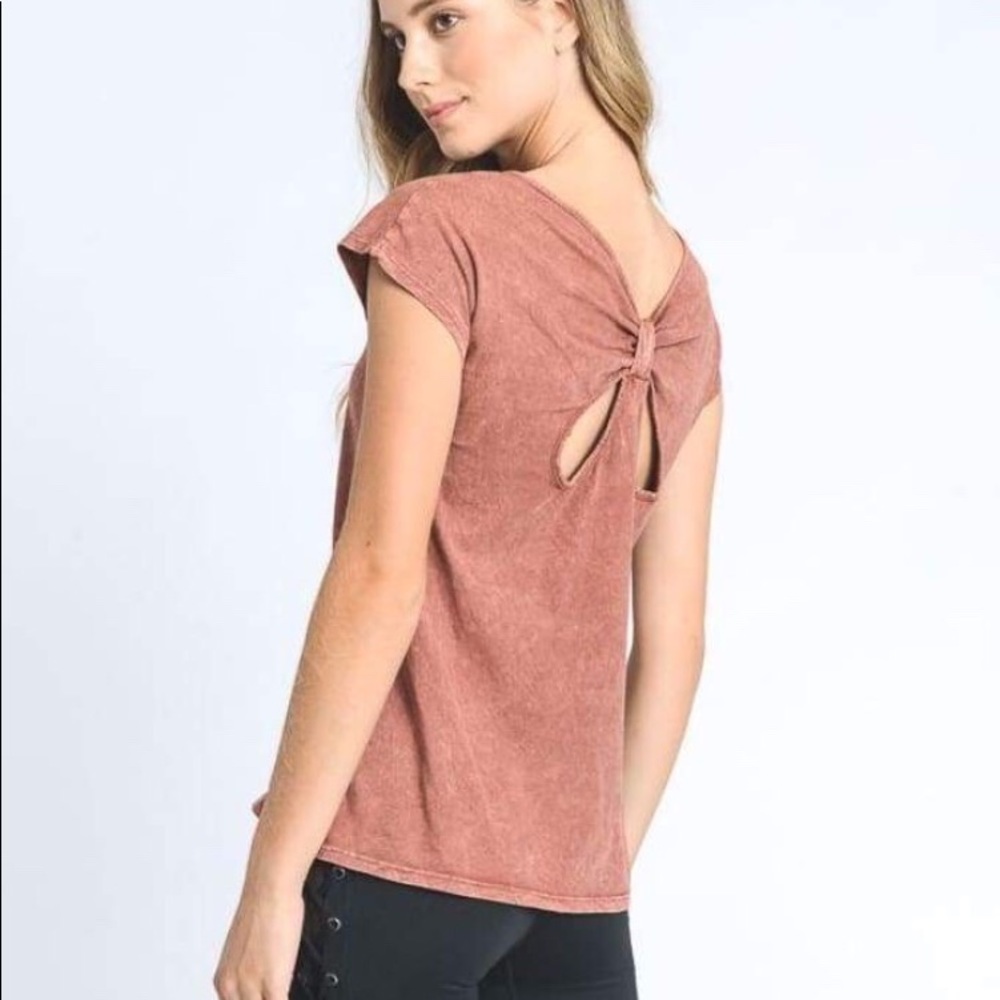 Last 1! 💛Adorable💛butterfly tie back shirt